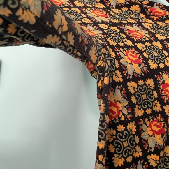 Leggings 🌻🌻4 for $25 bundle🌻🌻 - Picture 3 of 4